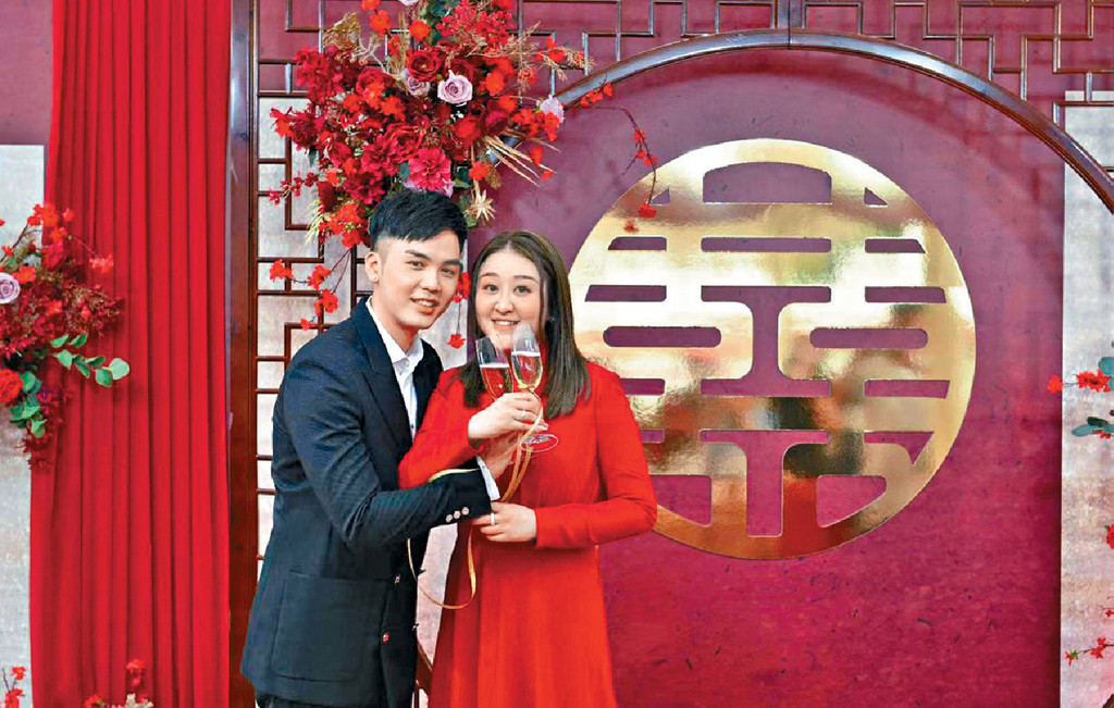 ■一對新人註冊成為夫婦。