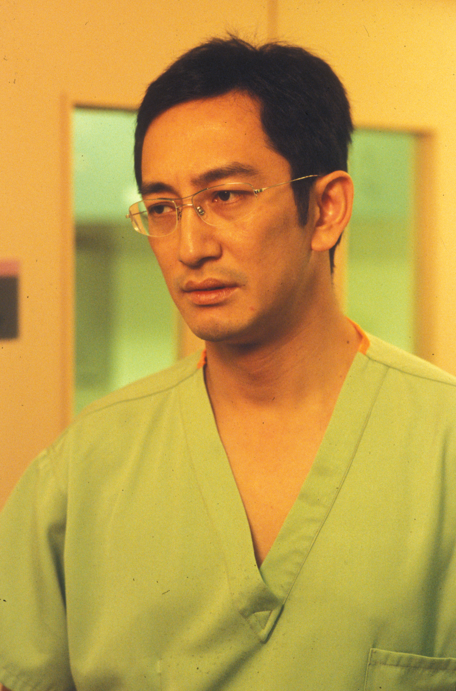 吳啟華1998年拍攝《妙手仁心》創造事業高峯。  ​