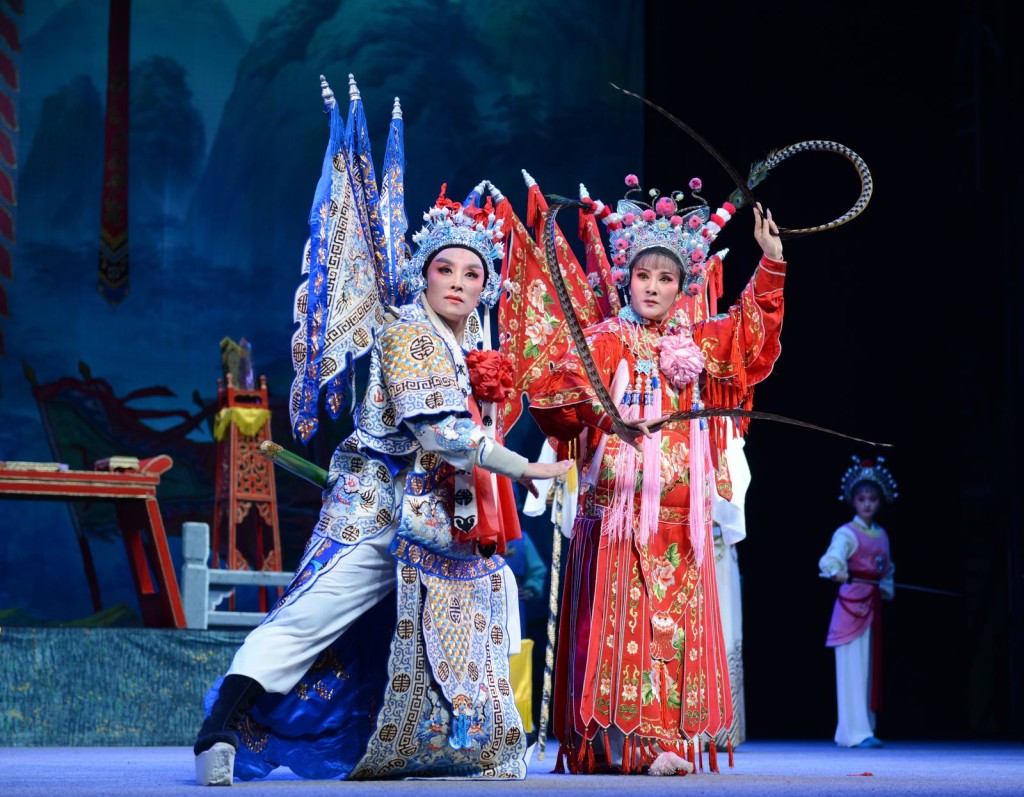 吳鳳花與陳飛傾心演繹《穆桂英掛帥》。 吳鳳花與陳飛傾心演繹《穆桂英掛帥》。