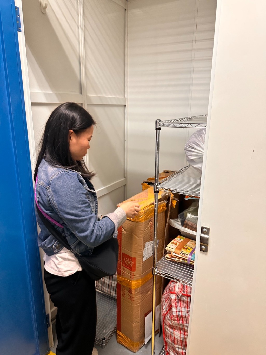 為劏房街坊提供免費迷你倉儲存服務,有助改善不適切住房家庭的居住環境。(受訪者提供) 為劏房街坊提供免費迷你倉儲存服務,有助改善不適切住房家庭的居住環境。(受訪者提供)