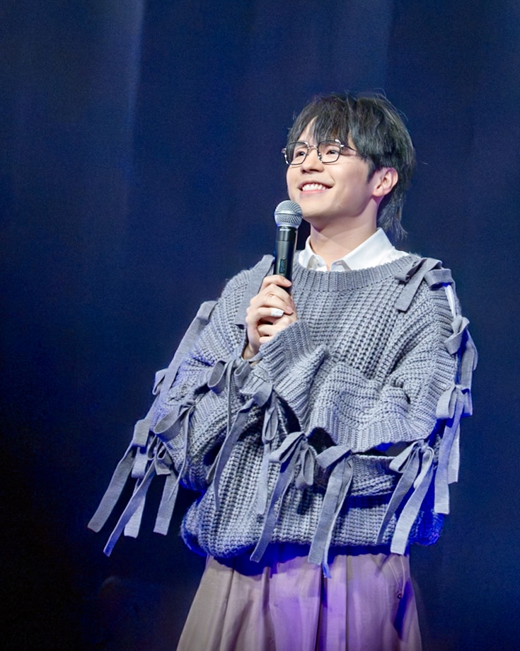 Ian笑说：“我出道以嚟第一次喺大学唱歌，好紧张，我个心卜卜咁跳。”