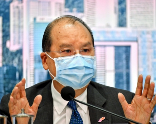 張建宗說如果新增個案回落至穩定單位數，就有條件通關。資料圖片