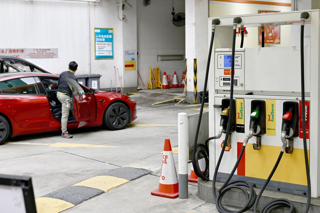 政府發言人表示,4月基本綜合消費物價指數按年上升1.6%,與上月相同。燃料相關項目的價格進一步加快上升,但其他主要組成項目的價格壓力受控,令整體通脹得以維持溫和。資料圖片 政府發言人表示,4月基本綜合消費物價指數按年上升1.6%,與上月相同。燃料相關項目的價格進一步加快上升,但其他主要組成項目的價格壓力受控,令整體通脹得以維持溫和。資料圖片