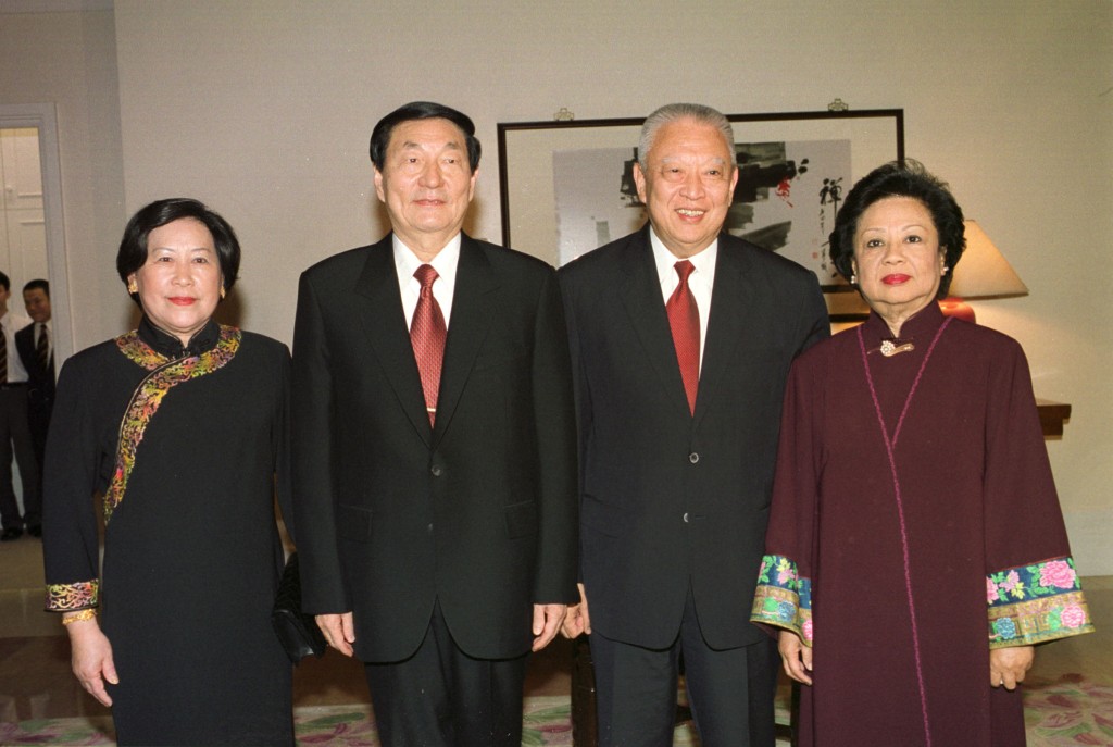 2002年11月，時任中國國務院總理的朱鎔基在香港進行為期三天的考察訪問。