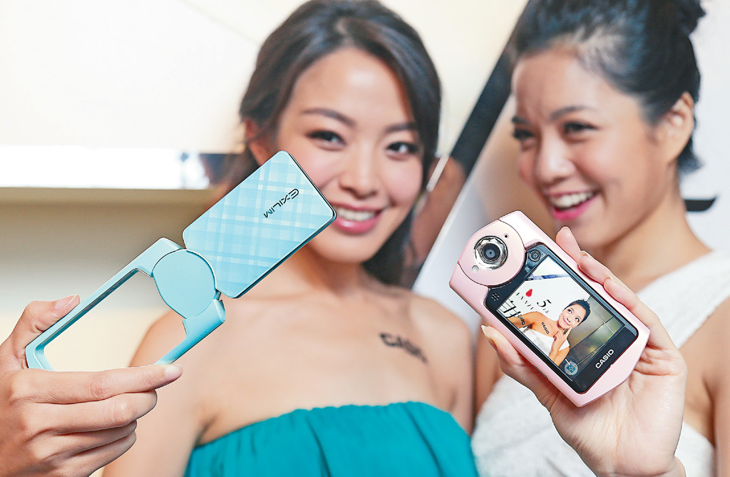 ■自拍神器CASIO TR系列相机一度在香港大受欢迎。