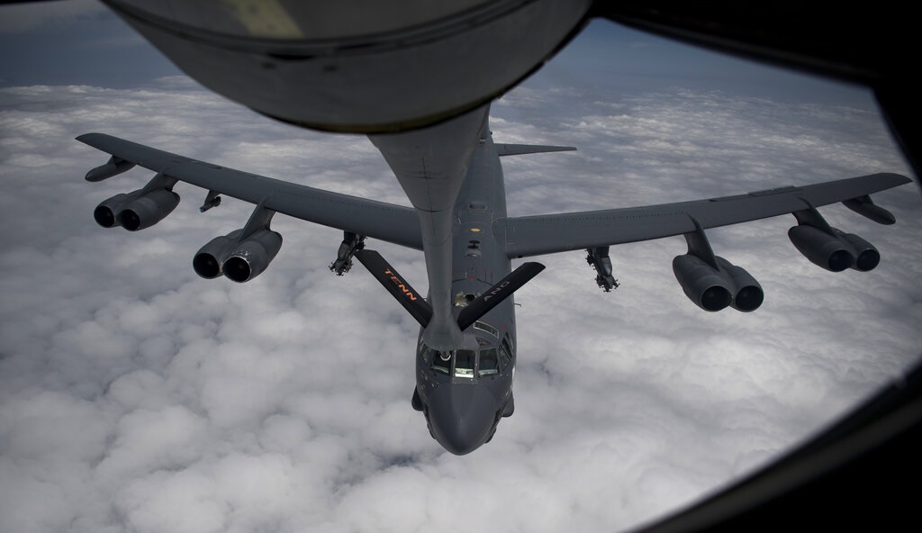 美軍調派的「B-52」戰鬥機已經到達該區。AP圖片