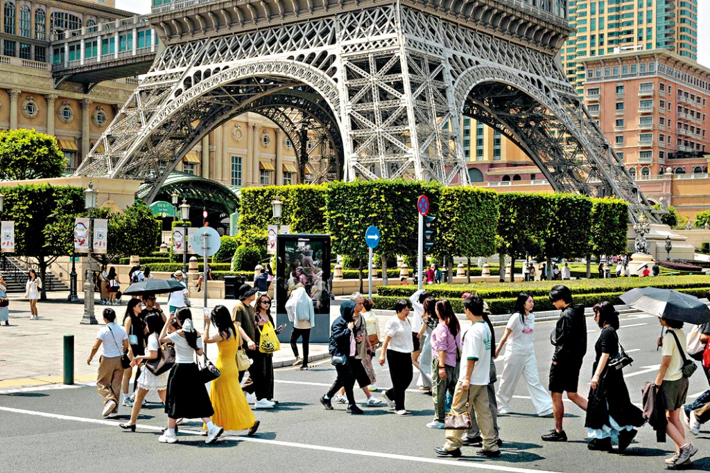 澳門旅遊業預計，國慶黃金周日均入境旅客有望達到12萬人次。