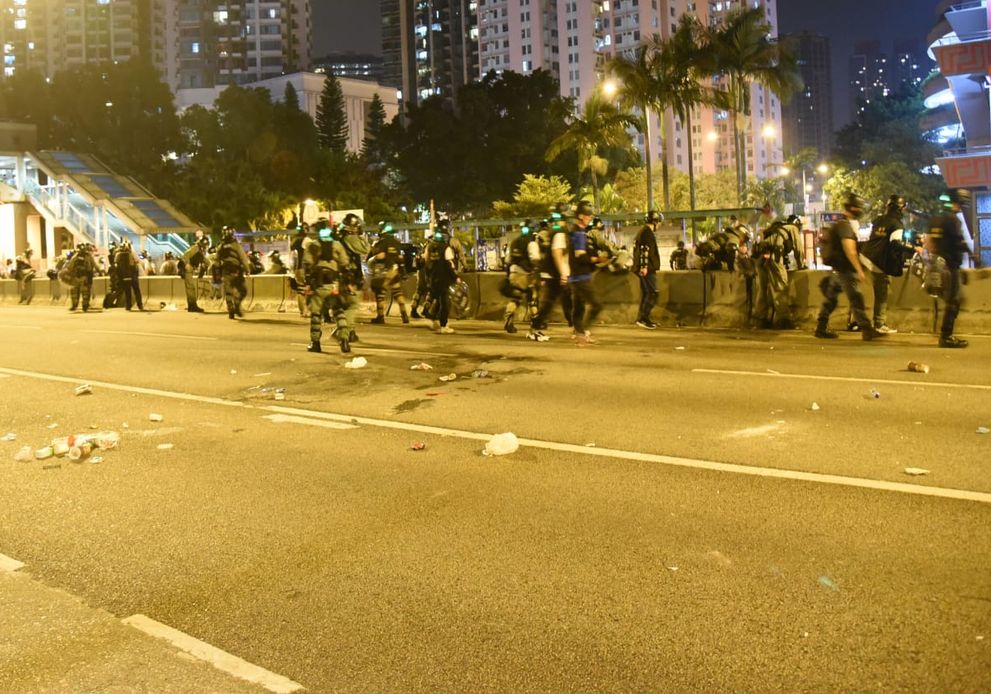 警方進行清場行動。