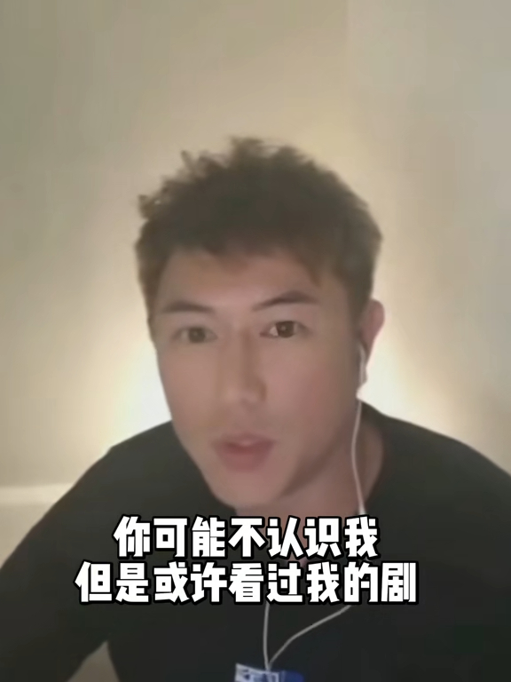 陳鍵鋒近年多玩抖音。 陳鍵鋒近年多玩抖音。
