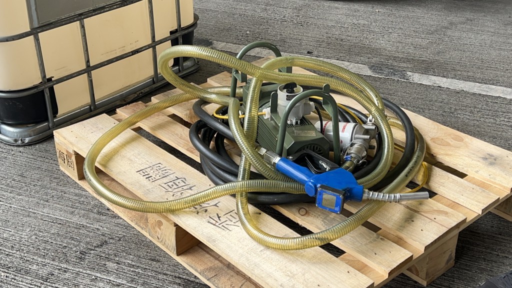 加油喉管。 加油喉管。