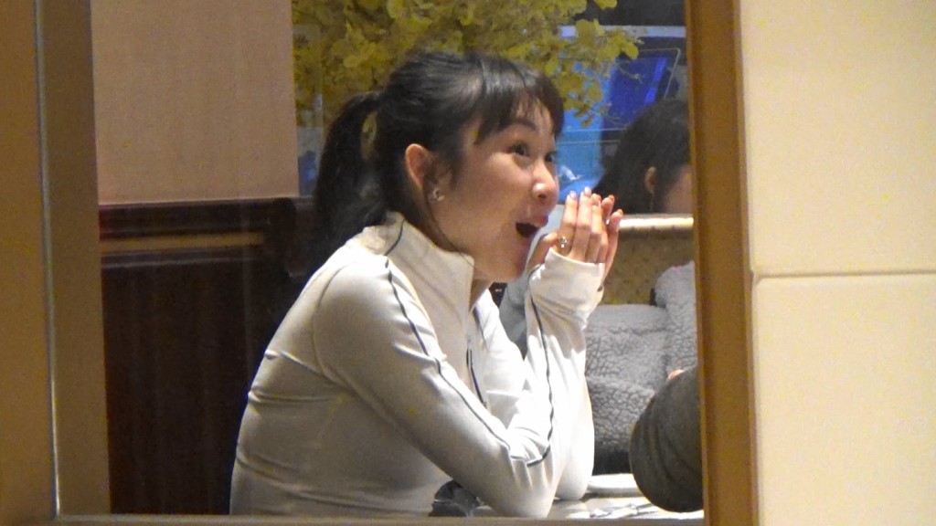 仲聽得好投入又大笑又扮驚訝，好畀面！