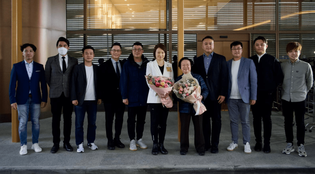 兩會結束，全國人大常委李慧琼和基本法委員會副主任譚惠珠返抵香港。民建聯提供