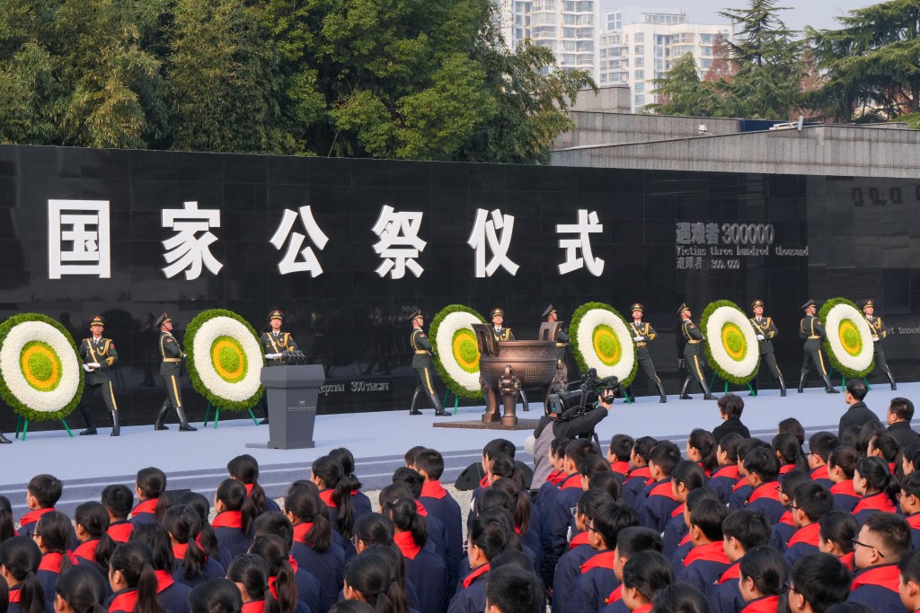 南京大屠殺死難者國家公祭儀式在南京舉行。 新華社