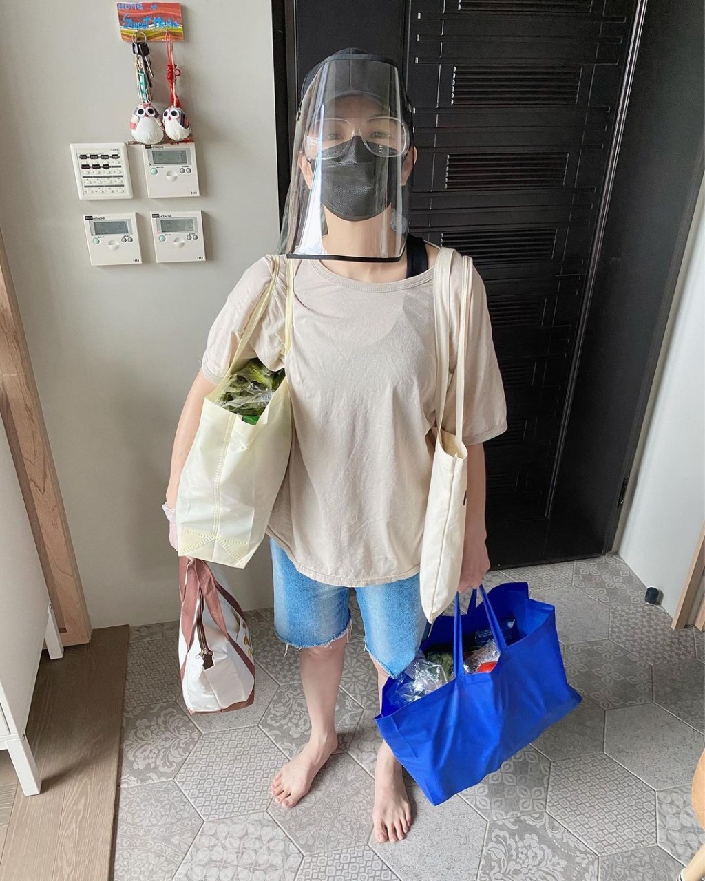 ​ 貼地的Ella，連師奶造型都唔介意公開。  ​