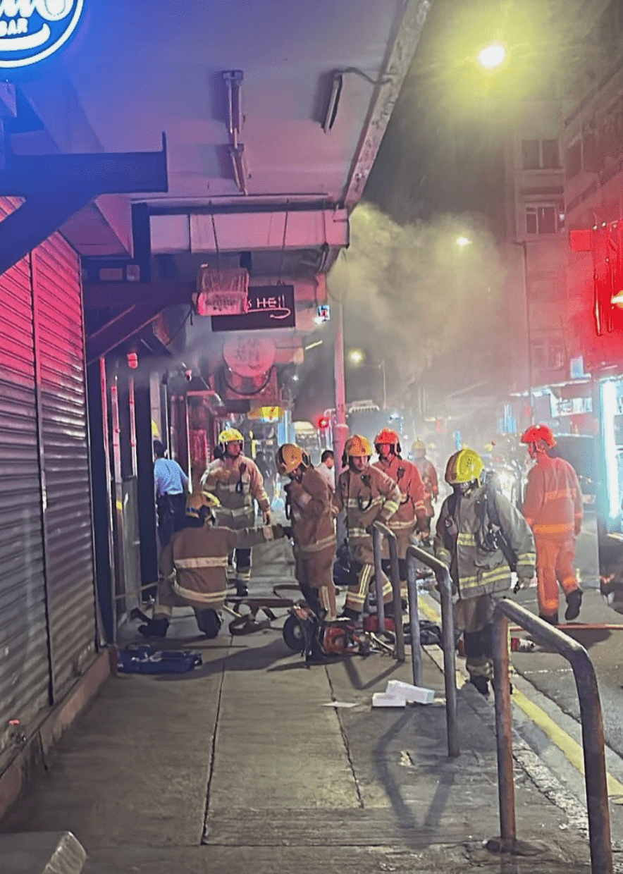 位於文苑街的餐廳「Tony's Hell」發生火警,消防接報到場撲救,迅速將火勢撲熄。Facebook / Tony's Hell 位於文苑街的餐廳「Tony's Hell」發生火警,消防接報到場撲救,迅速將火勢撲熄。Facebook / Tony's Hell