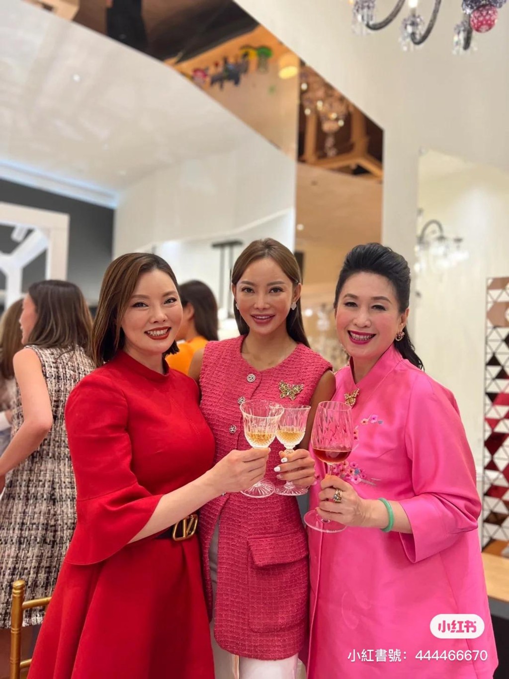 张利华一身行头，估计逾30万。