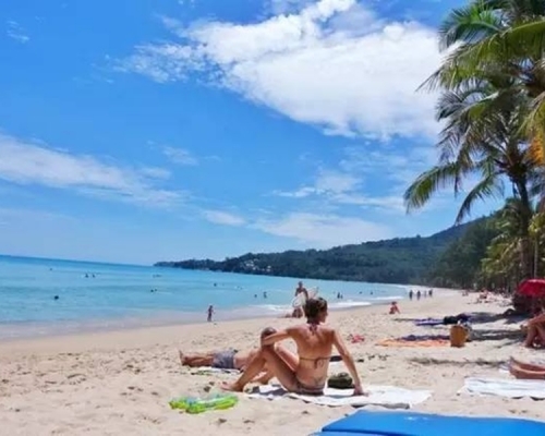 卡玛拉海滩。网上图片