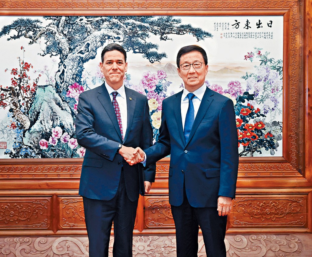 韓正在北京會見美國俄勒岡州參議長瓦格納。