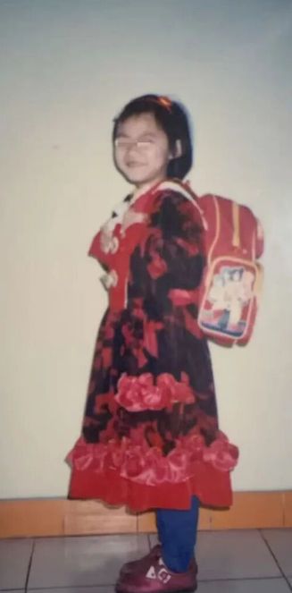 清遠一對女子37年前出世,卻因在醫院抱錯而改寫了人生。中國新聞周刊 清遠一對女子37年前出世,卻因在醫院抱錯而改寫了人生。中國新聞周刊