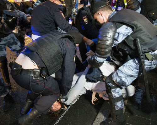 俄羅斯反普京集會，警方扣留逾140人。 AP