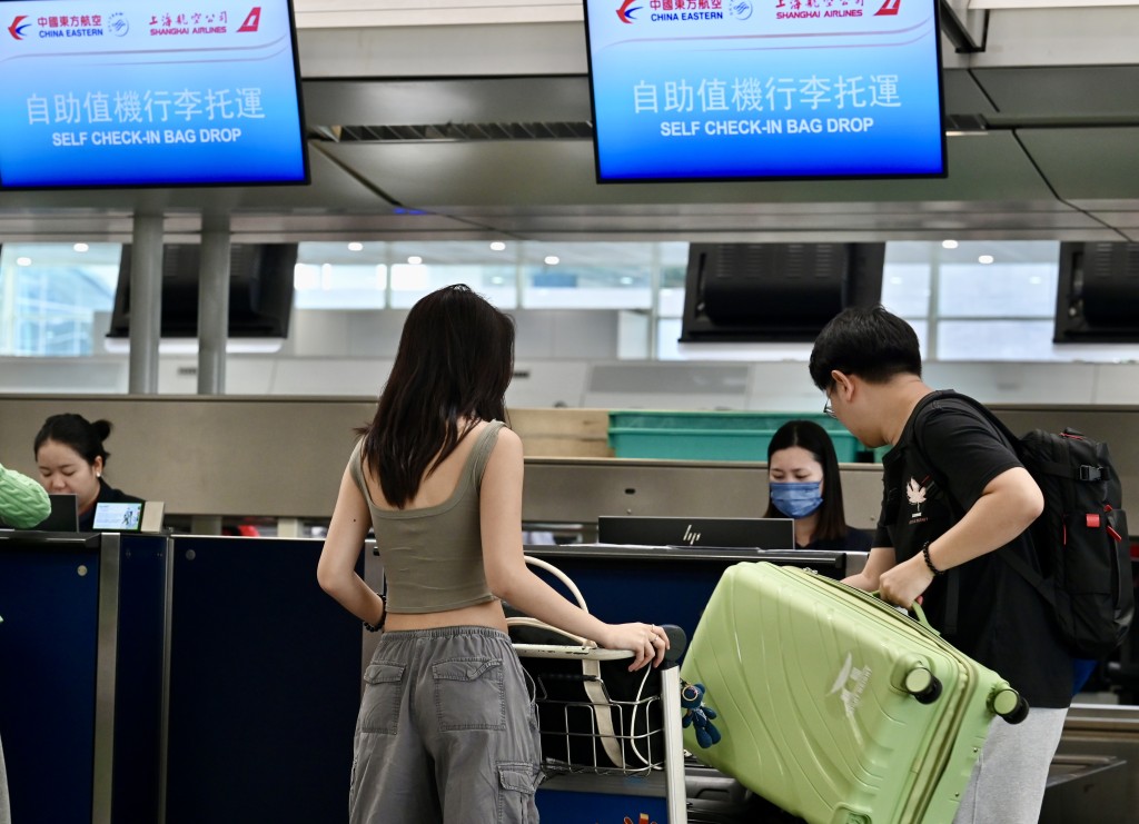 香港來往太原及蘭州的直航航班由中國東方航空公司營運，逢星期一、五來往香港及兩地。鍾健華攝