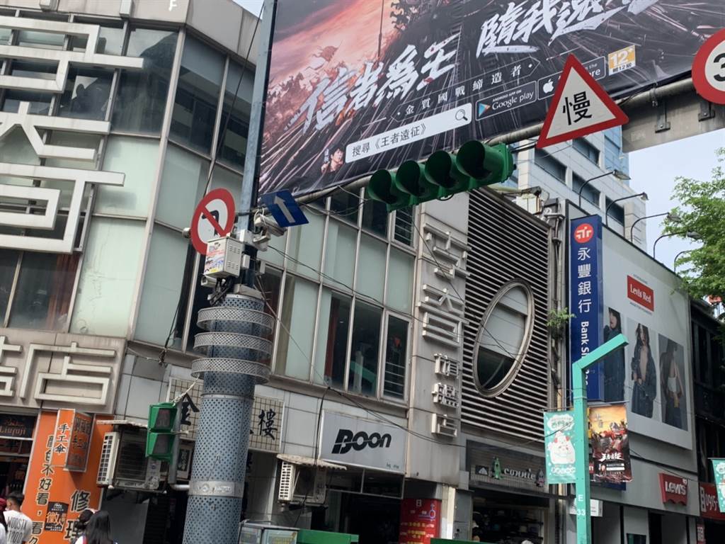 台北西門町交通燈號熄滅。網上圖片