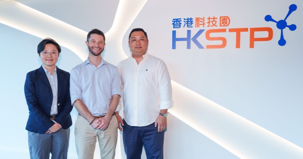 (由左至右) 倬詠技術拓展行政總裁黃凈陶、香港寶嘉數碼創新及變革管理主管范伊天、智建機械創辦人兼行政總裁任宇行攜手推動建築科技創新發展。 (由左至右) 倬詠技術拓展行政總裁黃凈陶、香港寶嘉數碼創新及變革管理主管范伊天、智建機械創辦人兼行政總裁任宇行攜手推動建築科技創新發展。