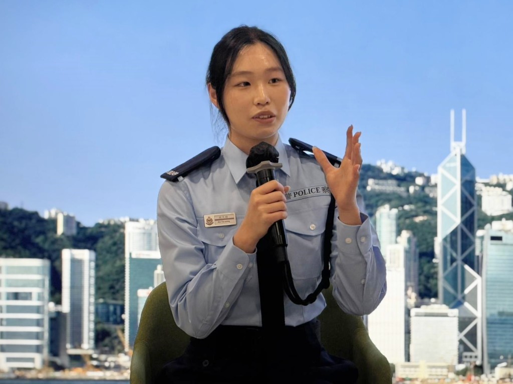 歐天穎表示,擔任輔警是對維護社會穩定的一份承諾。 歐天穎表示,擔任輔警是對維護社會穩定的一份承諾。