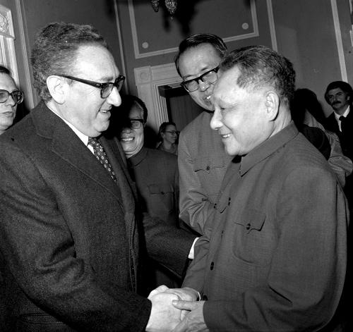 1979年2月1日，鄧小平在華盛頓會見基辛格。