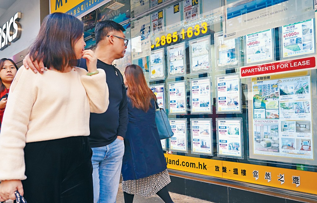 受到減息及政府房策推動，樓價指數重拾升軌，最新報297.3按月升0.92%。