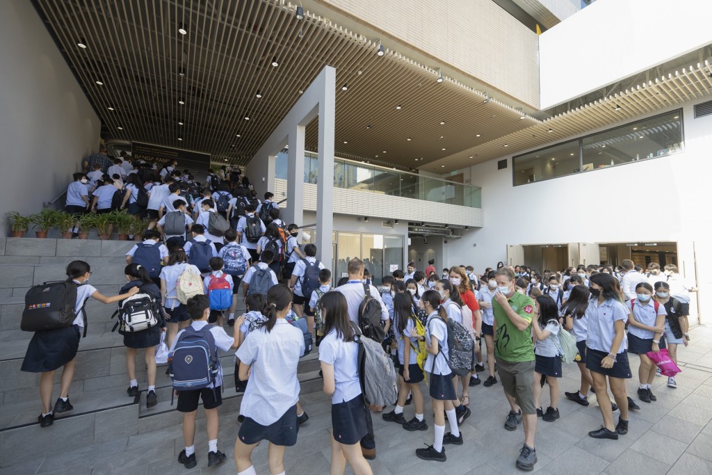 英基港島中學再次重返波老道。英基圖片