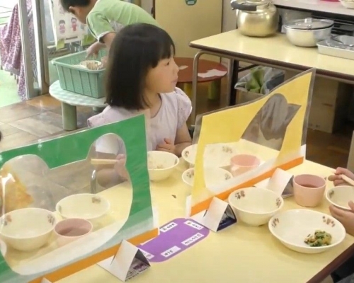 日本幼儿园制可爱隔板 防飞沫。 影片截图 