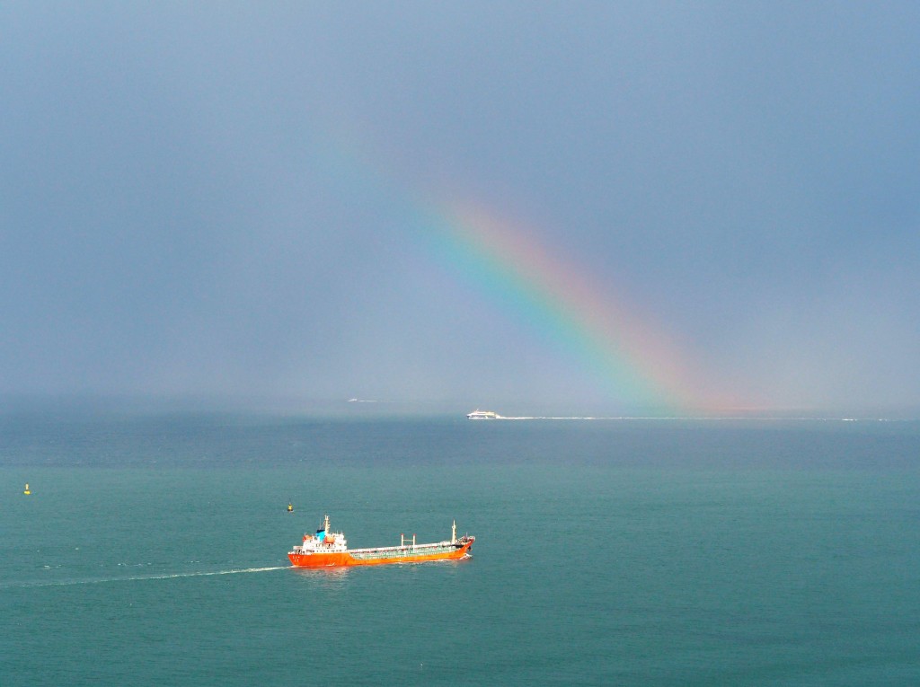 本港多處今早出現雙彩虹美景。fb「社區天氣觀測計劃 CWOS」Shirley C C Chan圖片