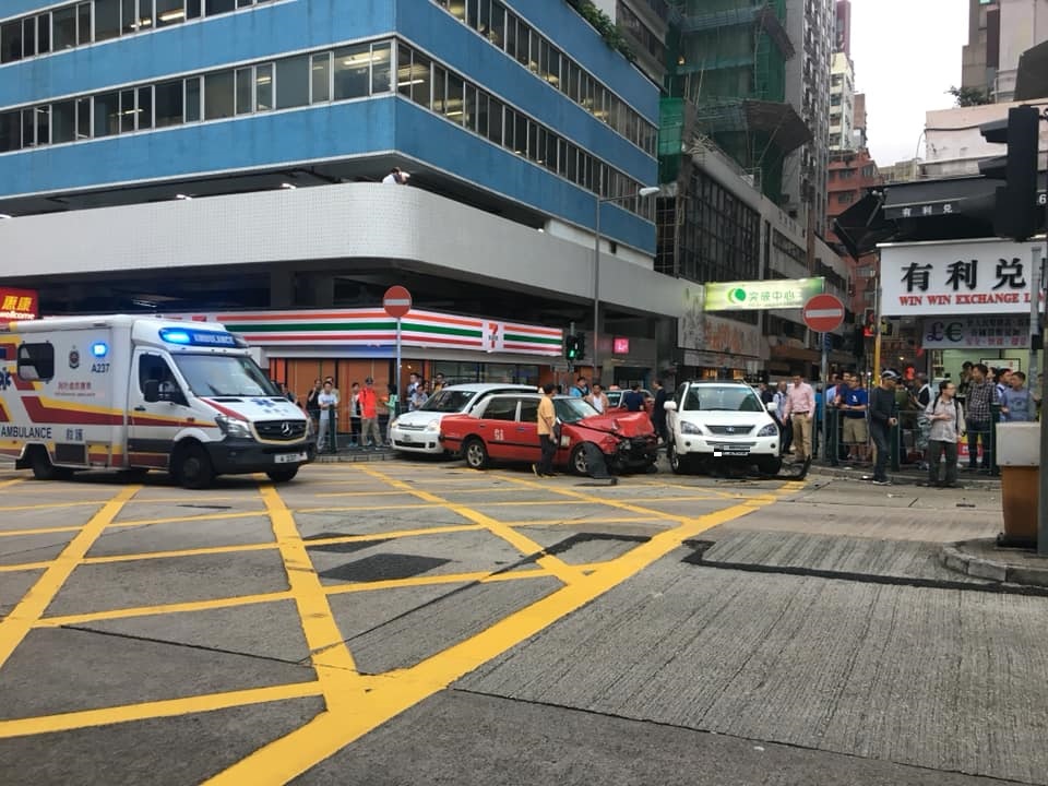 柯士甸道的士撞私家车。马路的事讨论区Frankie Frankie‎ 图片