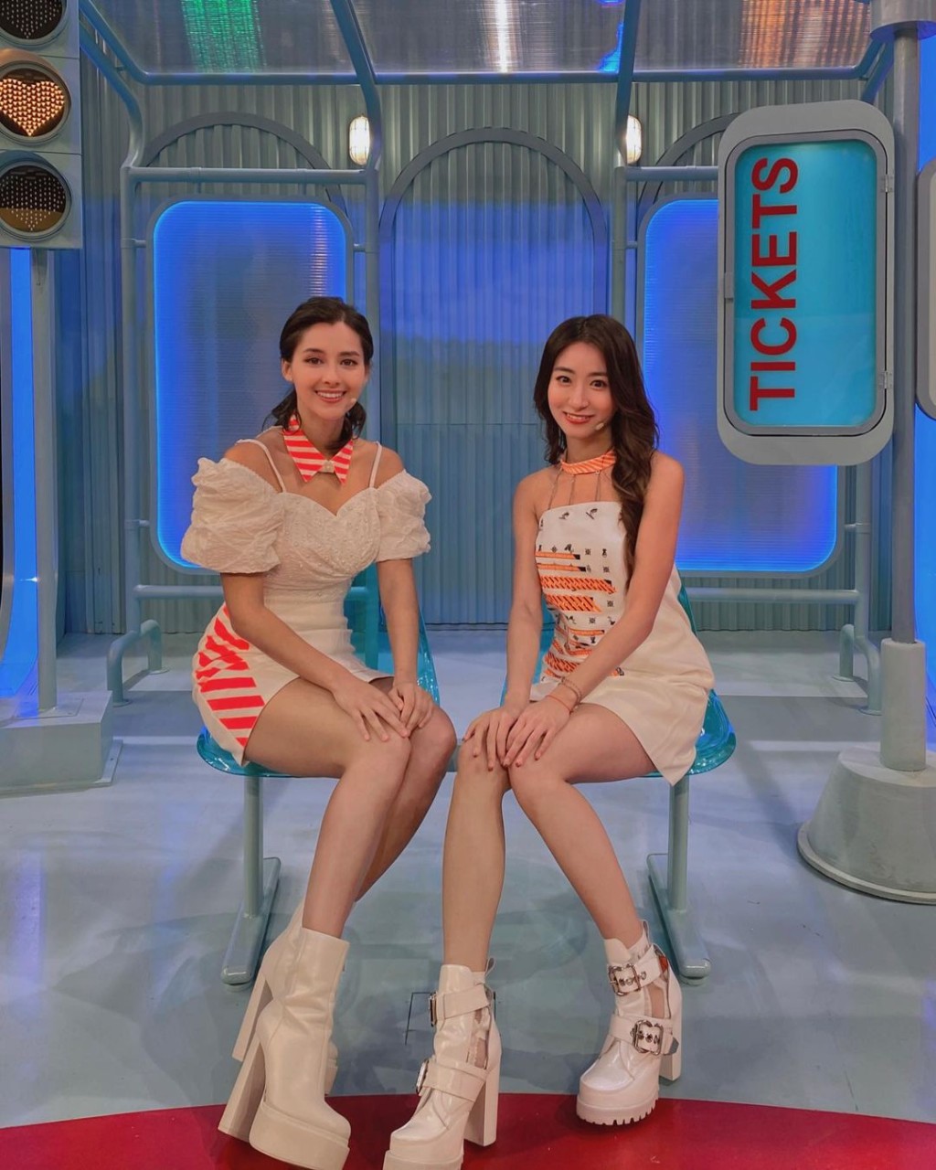 未播出的综艺节目《咁你都唔识》，与港姐冠军谢嘉怡平起平坐。