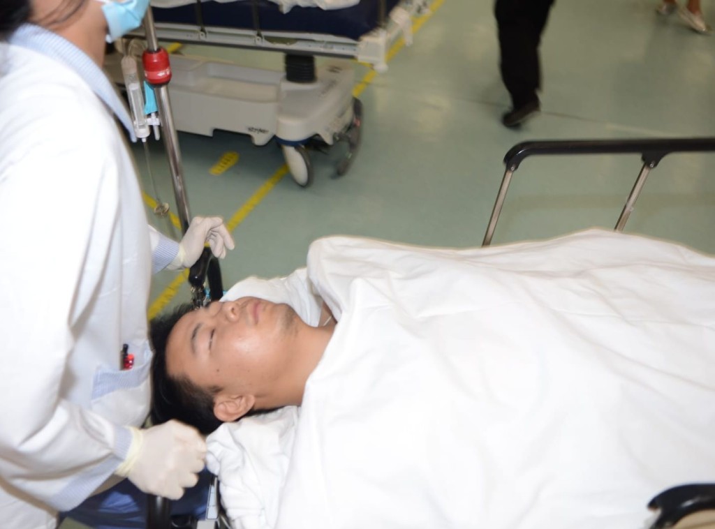 受傷男子被送院治理。