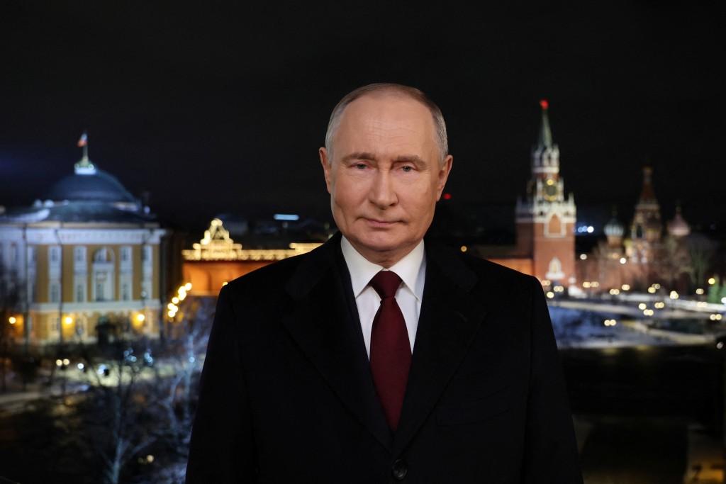 俄罗斯总统普京发表新年演说，赞扬在前线的俄军是英雄，强调要勇往直前，创造未来。路透社