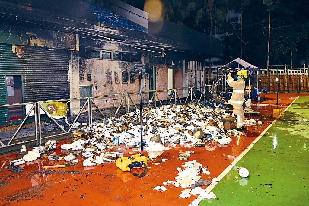 ■沙嘴道流动采样站遭纵火，四个帐篷及大批物资被焚毁。