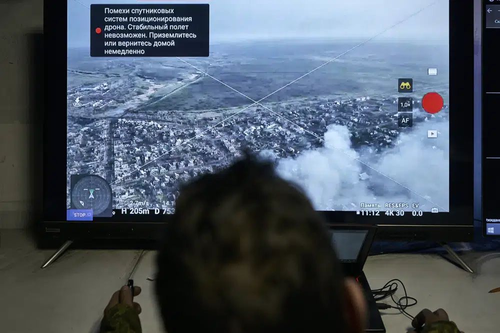 烏無人機襲俄恩格斯空軍基地。AP