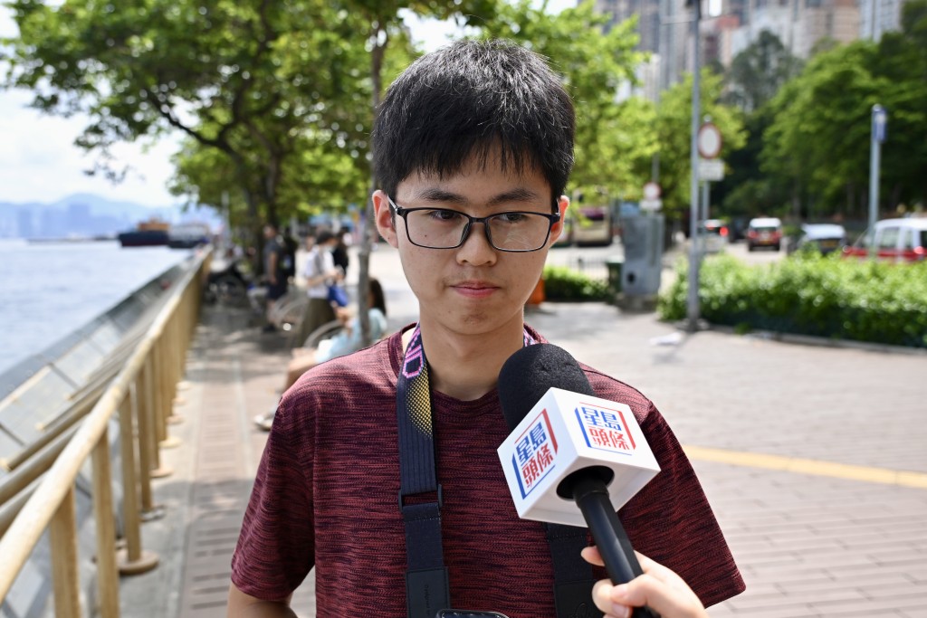 馬同學今日從海怡半島一路追山東艦追到堅尼地城。