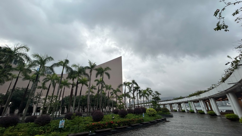 天文台料今日(17日)初時雨勢有時頗大。蔡楚輝攝 天文台料今日(17日)初時雨勢有時頗大。蔡楚輝攝