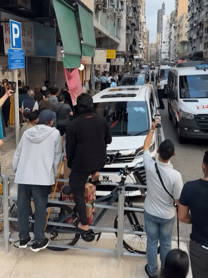 事件早於今年2月發生，當時大批市民圍觀。FB：Raja Tariq@車Cam L（香港群組）