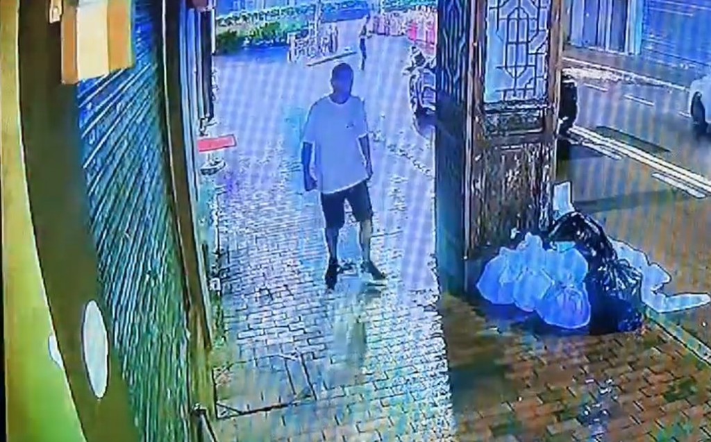 被告離開。 被告離開。