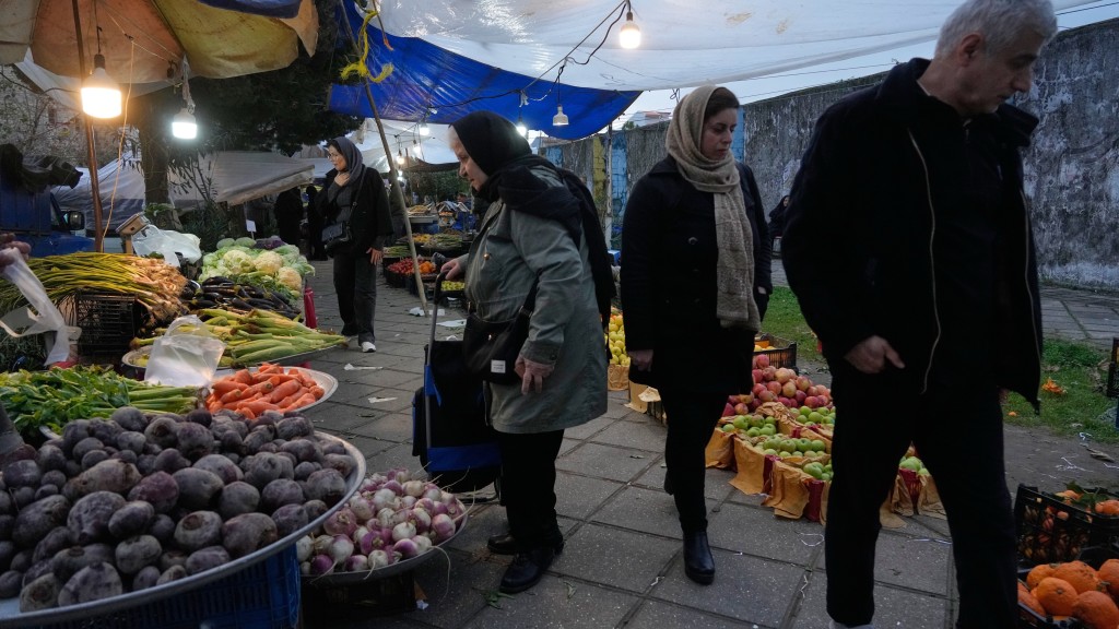 伊朗货币暴跌引发全国示威潮。 美联社