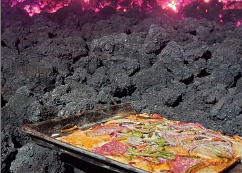 「火山薄餅」以特別烤盤燒製。pizzapacayadedavid instagram圖片