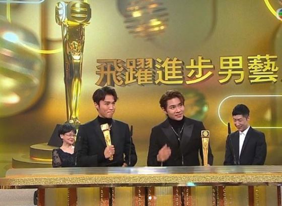 羅天宇（右）跟丁子朗同時得到飛躍男藝員獎。