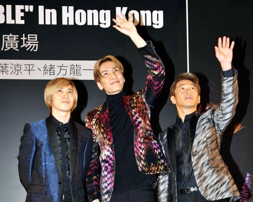w-inds雖然多次來港開騷，不過今晚才首次在商場與fans見面。