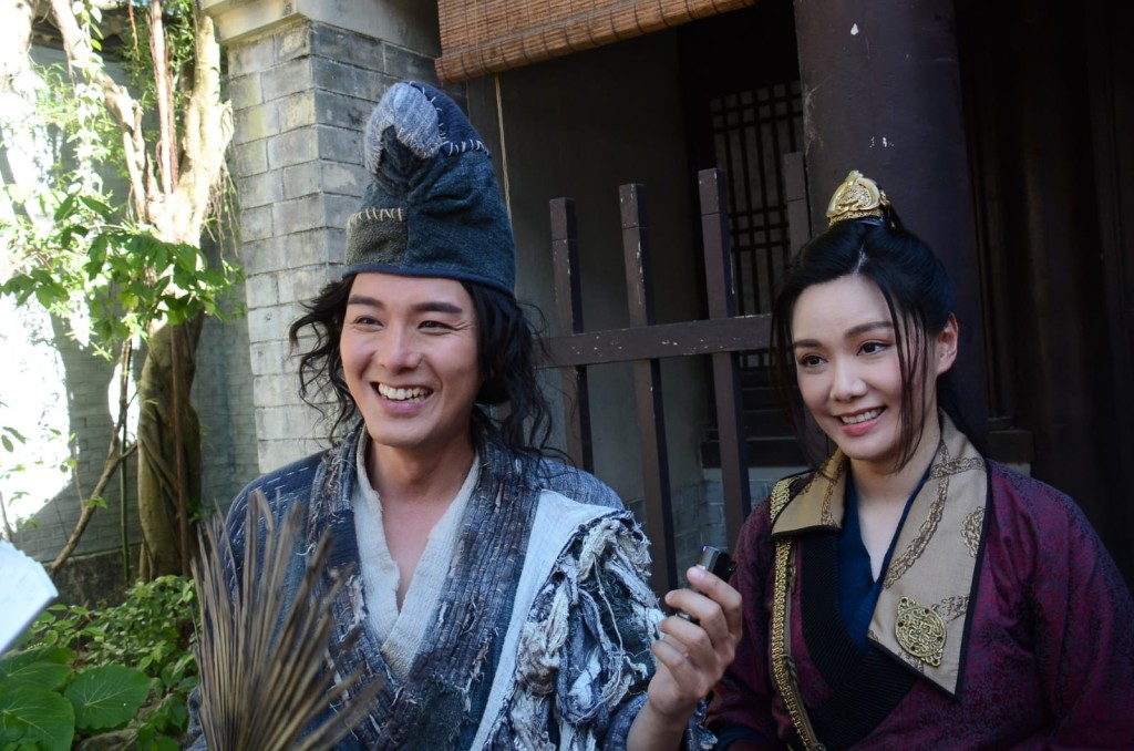 蕭正楠謂靚湯與馬明拍拖，已送了最好禮物給湯爸爸。