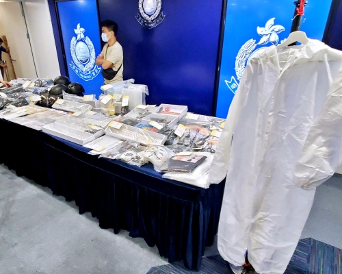 警方國安處在尖沙嘴一賓館破獲製造炸彈實驗室，拘捕港獨組織「光城者」9名男女成員。