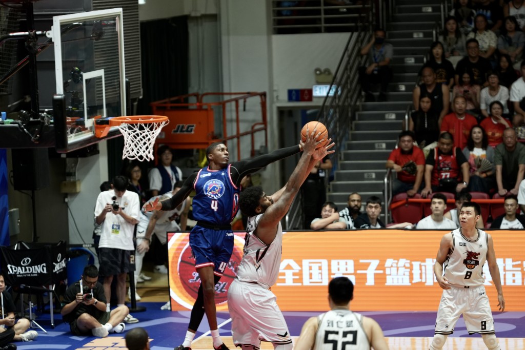 NBL季后赛总决赛Game4，香港金牛主场迎战安徽文⼀。 刘骏轩摄